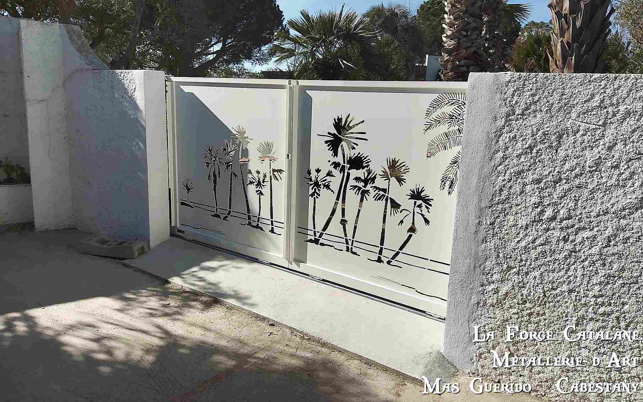 portail coulissant avec palmiers en decoupe laser forge catalane.jpg